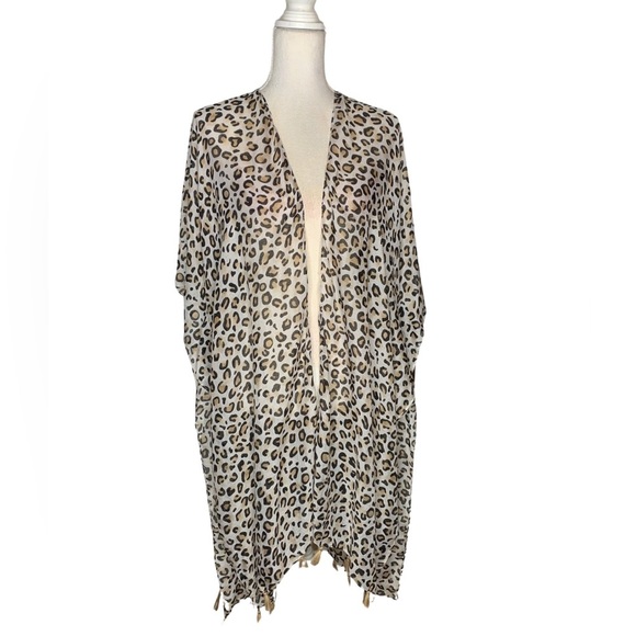 Leopard wrap topper with tassel trim - Picture 2 of 4